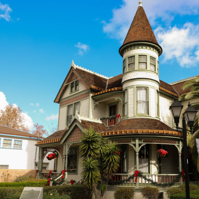 Image of a Christmas Tree adorned with items from the Victorian era